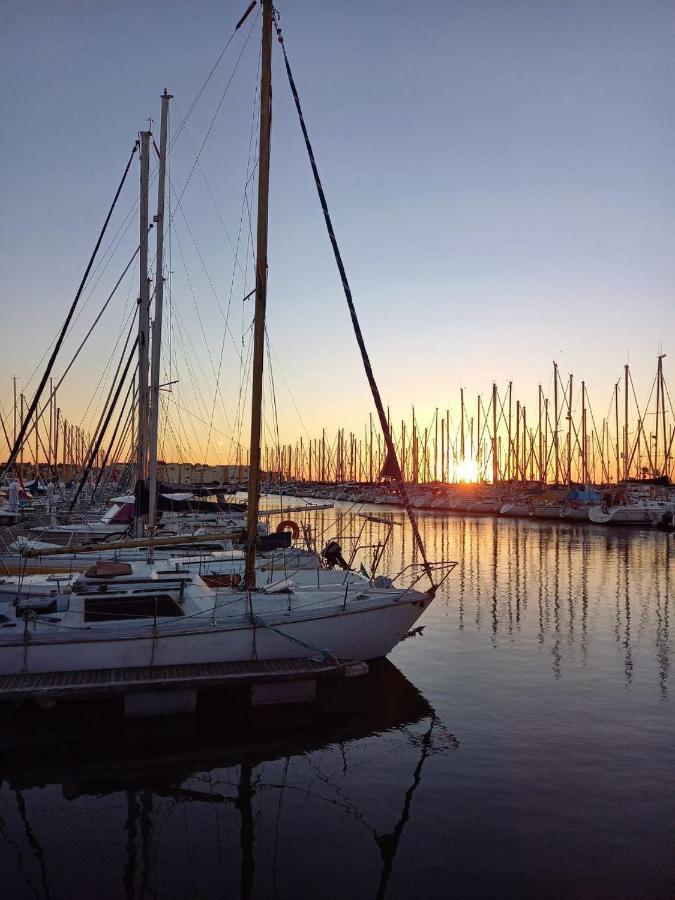 Le Clin D'Oeil Sur Le Port. Gruissan Exterior foto